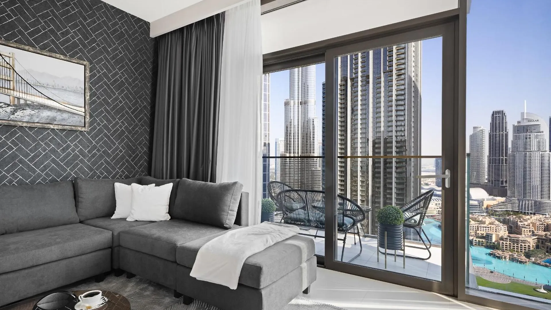 Sky-High Central Dubai Gem: Burj Khalifa & Fountain View شقة